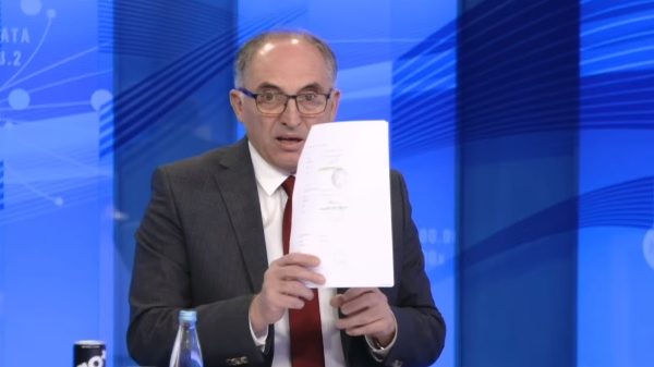 Totaj tregon dokumentin: Akoma pa u nënshkruar nga zyra e prokurimit, Haskuka e ka nënshkruar tenderin