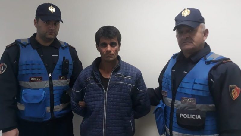 Krimi në Fier/ Banorët: Ta djegin me benzinë, e kemi mbajtur me bukë plehrën!