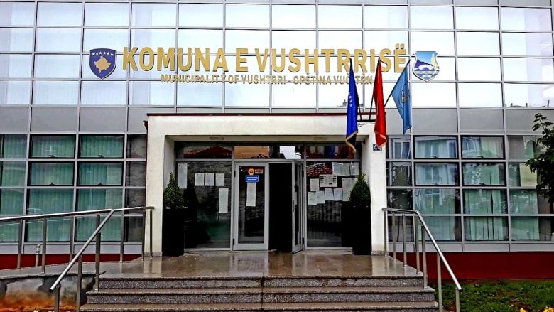 Sulmohet fizikisht drejtori i Urbanizmit në Vushtrri