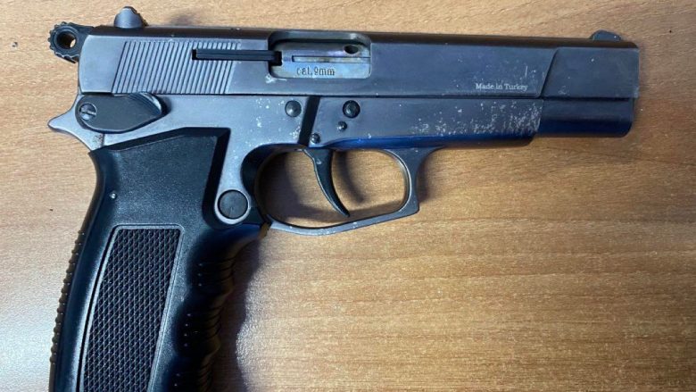 Arrestohet një person në Gjakovë, policia i gjeti armë dhe 11 plumba