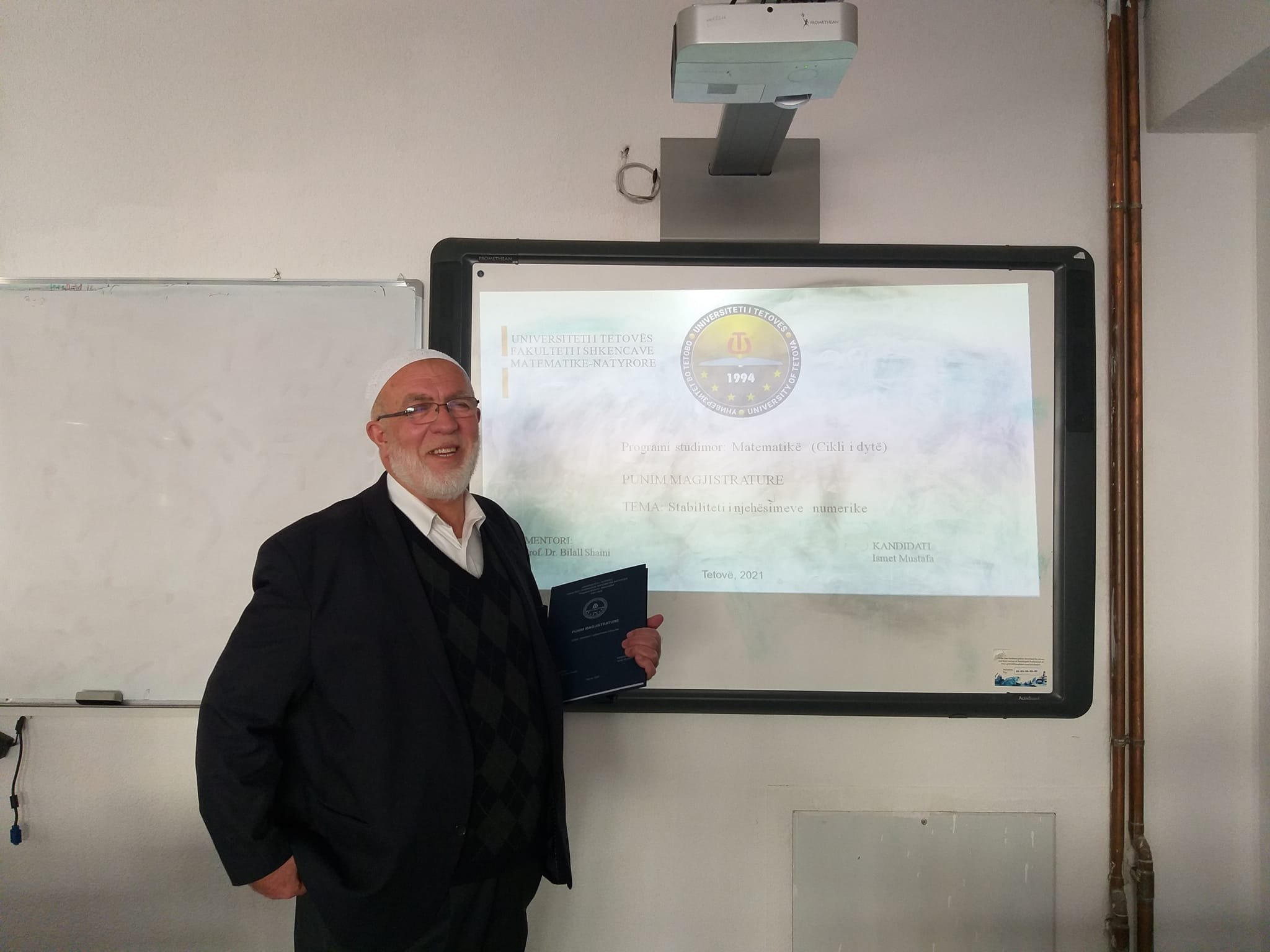 62 vjeçari përfundon me 10-she masterin në matematikë