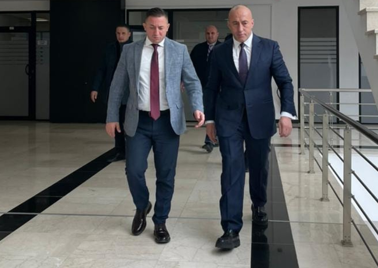 Haradinaj takohet me ministrin e Kurtit – flasin për ushtrinë