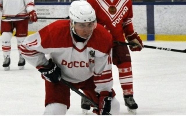 Putin e fiton lojën në Hockey kundër Lukashenkos