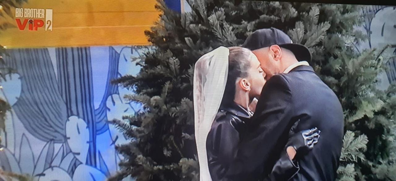 Pas puthjes së famshme, Donaldi edhe Beatrixi “martohen” në shtëpinë e Big Brother VIP