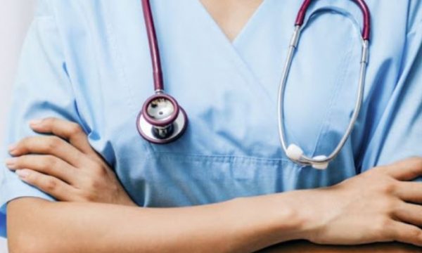 Gjakovë, sulmohet fizikisht infermierja në vendin e saj të punës
