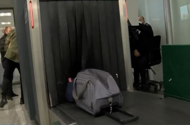 Aksion i Doganave: Secila valixhe e dyshimtë kontrollohet në Aeroportin e Prishtinës