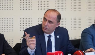 ​Mehmeti: Hetimet për vrasjen e trefishtë në Gllogjan ende nuk janë në fazën përfundimtare