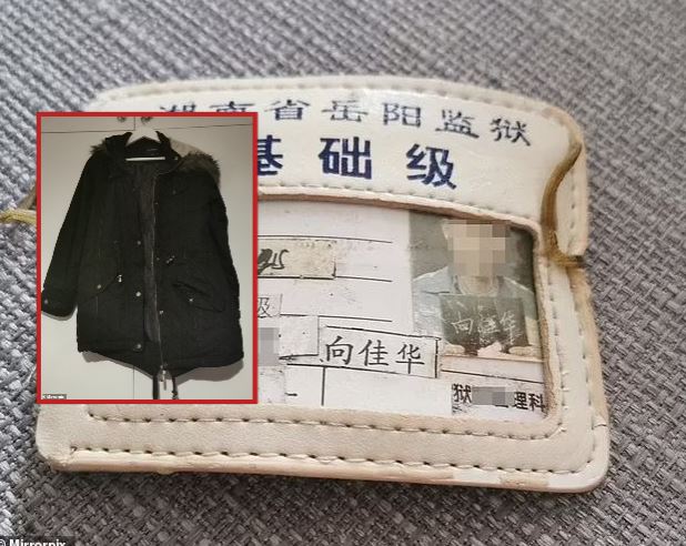 Gjeti ‘ID-në e të burgosurit kinez’ të qepur në pallton që bleu në internet – gruaja dyshon se është ‘thirrje për ndihmë’