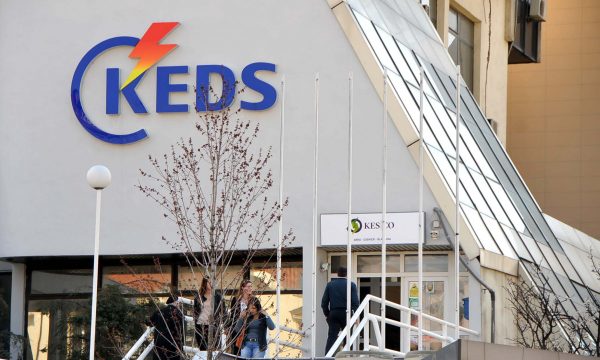 KEDS: Për shkak të reshjeve dhe erërave të fuqishme ka prishje të rrjetit