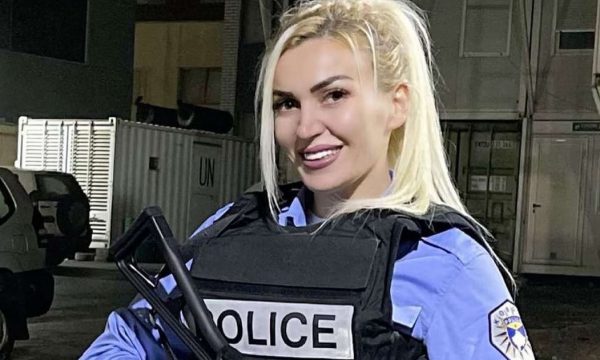 Policja kosovare poston foto duke gjuajtur me armë në poligon