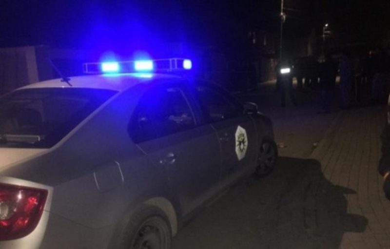Axhë e nip dyshohet se kanë sulmuar Policinë në Pejë, pamje kur arrestohen që të dy