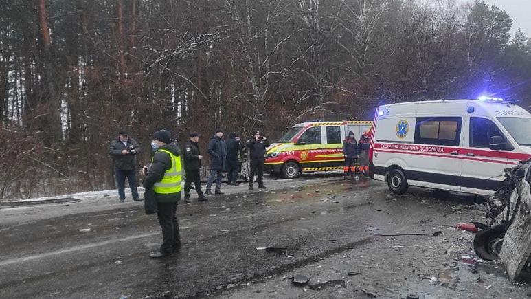 Tragjedi në Ukrainë, 13 të vdekur pasi minibusi përplaset me kamionin