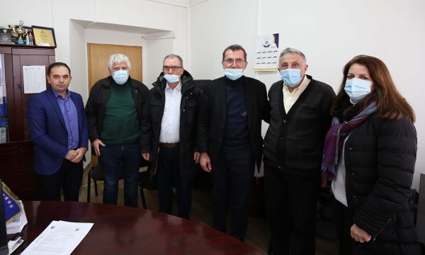 Takohen krerët e sindikatave, zotohen se nuk do të ndalen derisa të realizojnë kërkesat