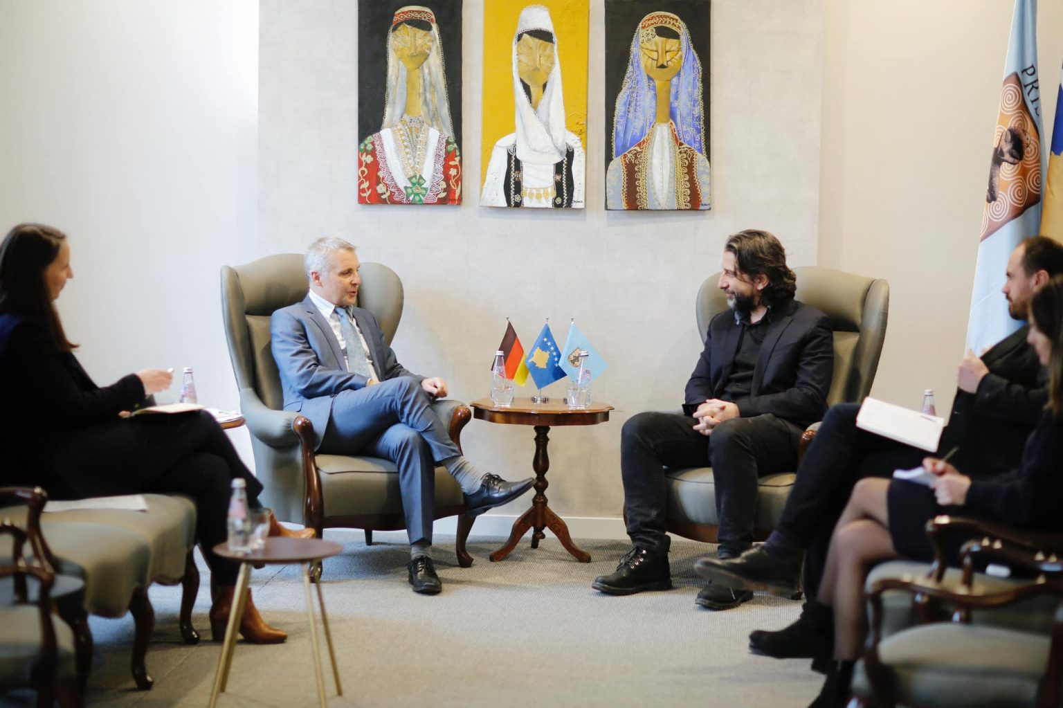 Kryetari i Prishtinës dhe ambasadori gjerman flasin për krijimin e hapësirave kulturore