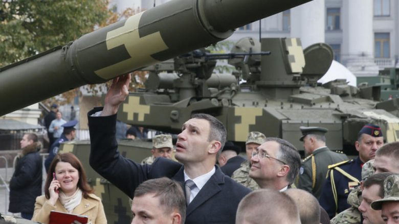 Vitaly Klitschko: Nëse Rusia sulmon Ukrainën, do të marr mitralozin dhe të nisem në luftë