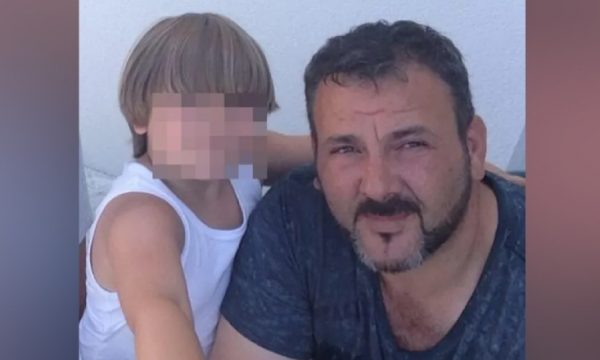 Varroset 44 vjeçari i cili dyshohet se vrau dy djemtë dhe plagosi bashkëshorten në Gjermani