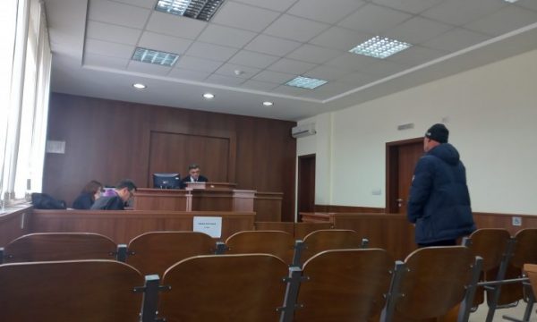 Malishevë i shkaktoi të miturit lëndime trupore, i akuzuari pranon fajësinë