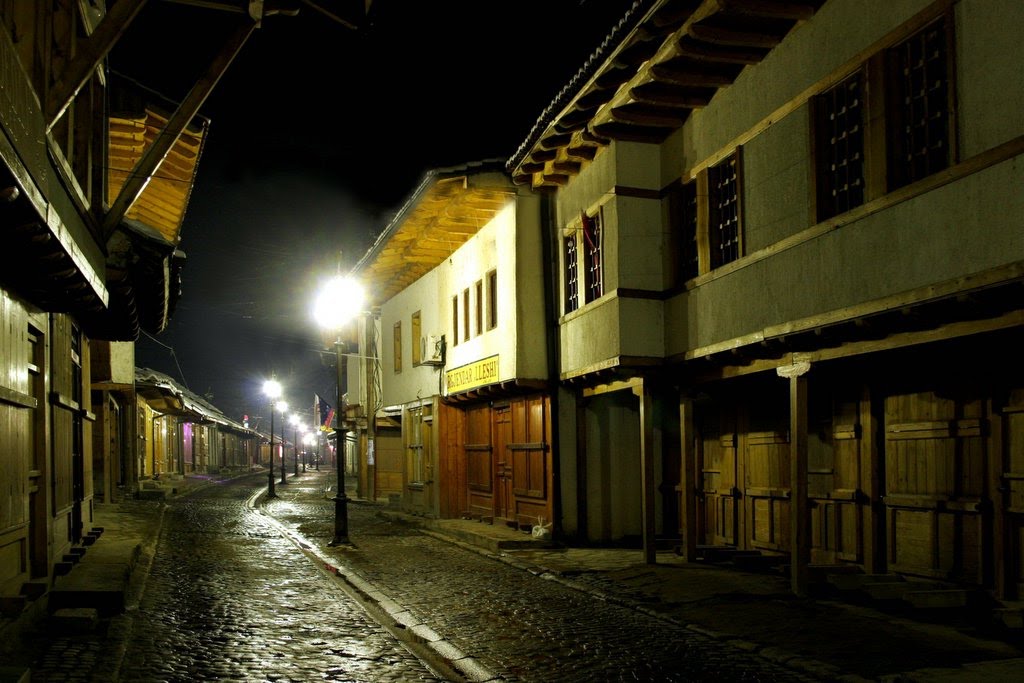 Rrahu gruan me grushte e kabllo në Gjakovë, i dyshuari gjendet në arrati