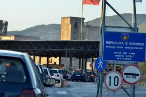 ​Pezullohet përkohësisht shqiptimi i gjobave për transportuesit e Maqedonisë së Veriut në pikat kufitare me Kosovën