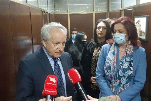 Dëshmia e tri vaksinave për hyrje në Kosovë, sqarohet ministri Latifi