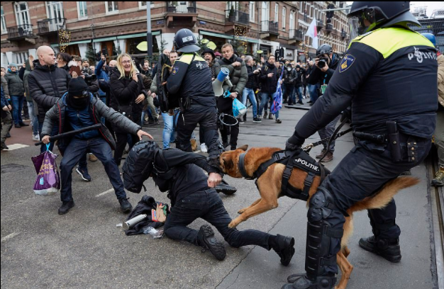 Mijëra holandezë protestojnë kundër masave anti-Covid, përlshen me policinë