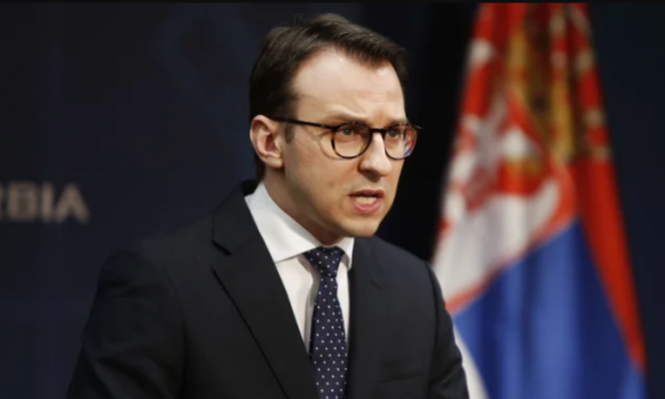 Petkoviq: Serbia do të shqyrtojë dërgimin e forcave të saj në Kosovë