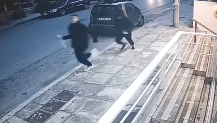 Del video e momentit ku u qëlluan dy shqiptarët duke pirë kafe