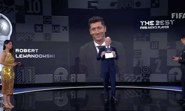 Lewandowski shpallet futbollisti më i mirë i vitit 2021 nga FIFA