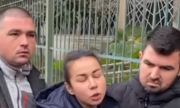 “Vetëm për shpirtin e atij engjëlli…” Mes lotëve, nëna e 3-vjeçarit që vdiq në kopsht kërkon drejtësi