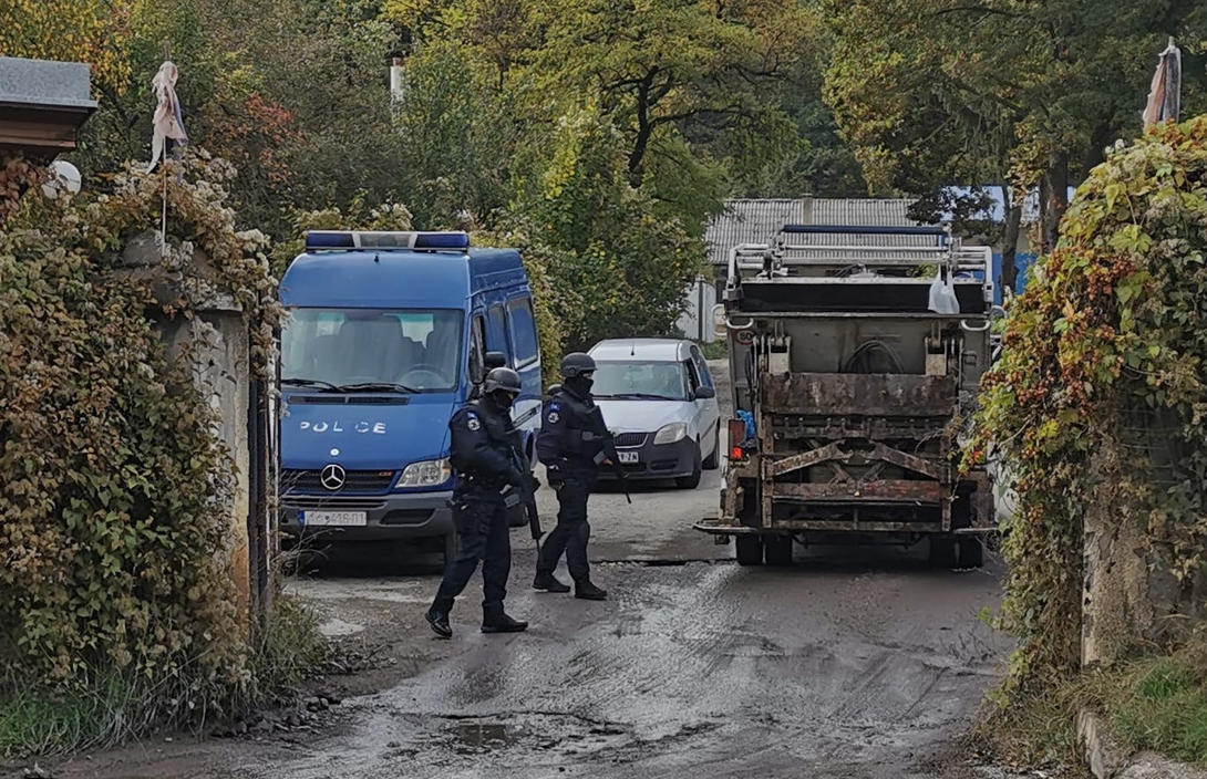 Rrjedhja e informacioneve gjatë aksioneve: Ekspertët dyshojnë tek të infiltruarit në UNMIK e EULEX