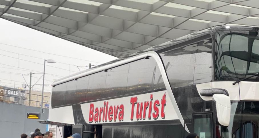 Prishet autobusi i “Barileva Turist”, afër 100 udhëtarë mbesin në autostradë afër Budapestit