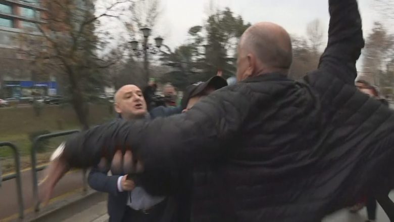 Deputeti i PD-së: Para selisë u godita edhe nga fytyra që njihja, që dikur i prisja si miq