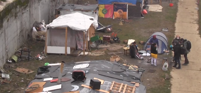 Përmbytjet shkatërrojnë kampin e shqiptarëve në Francë, jetojnë në kushte çnjerëzore