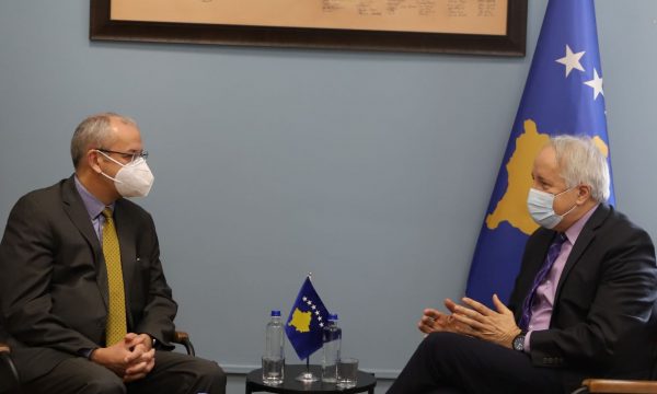 Ministri Latifi takohet me shefin e Misionit të OSBE-së në Kosovë, ja çfarë diskutuan