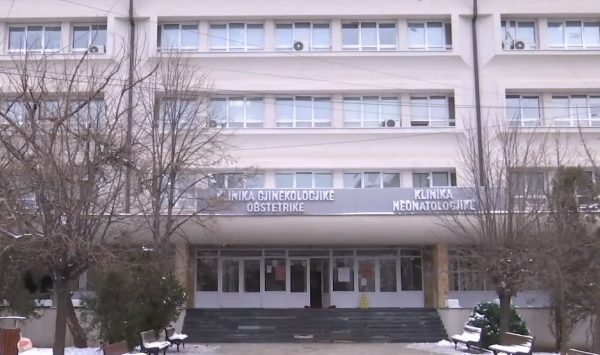 13-vjeçarja bëhet nënë në QKUK, arrestohen gjyshërit