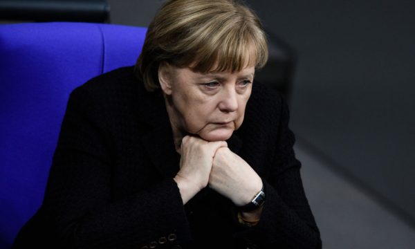 OKB’ja i ofron punë ish-kancelares Merkel