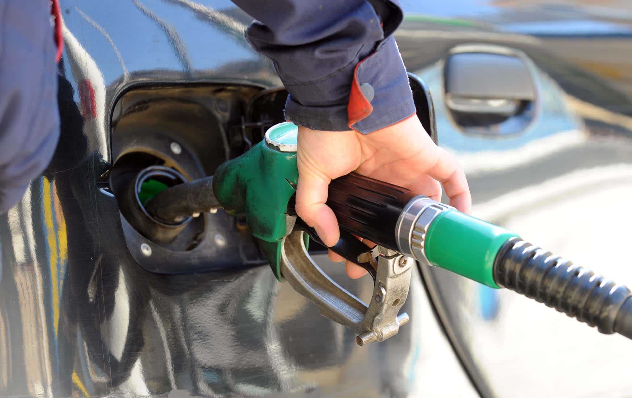 Lajm jo i mirë për vozitësit: Përsëri shtrenjtohet nafta