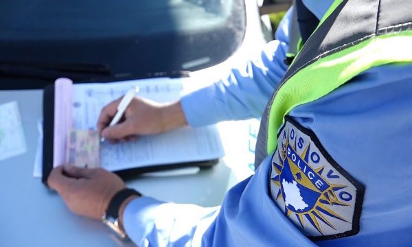 Gjobiten 4 shoferë për tejkalim në vijë të plotë në rajonin e Ferizajt