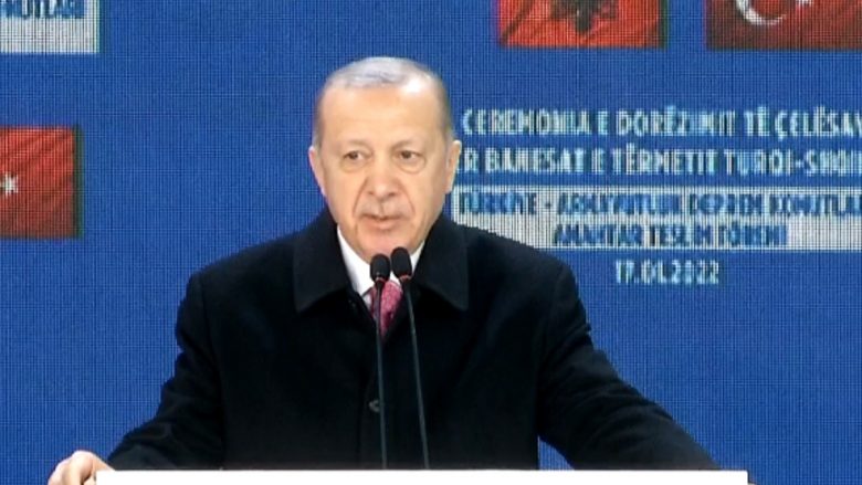 Erdogan në Laç: 522 apartamentet e reja kushtuan 42 milionë Euro, t’i gëzojnë përfituesit