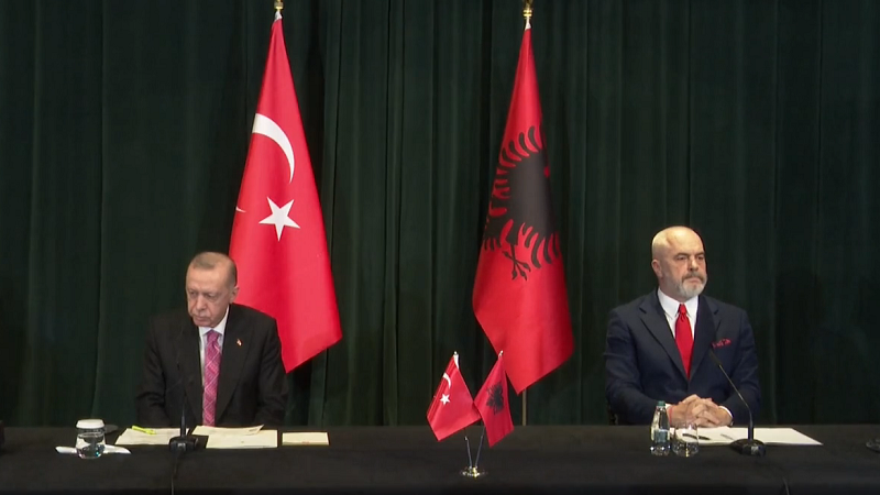 Nënshkruhen shtatë marrëveshje mes qeverisë shqiptare dhe turke