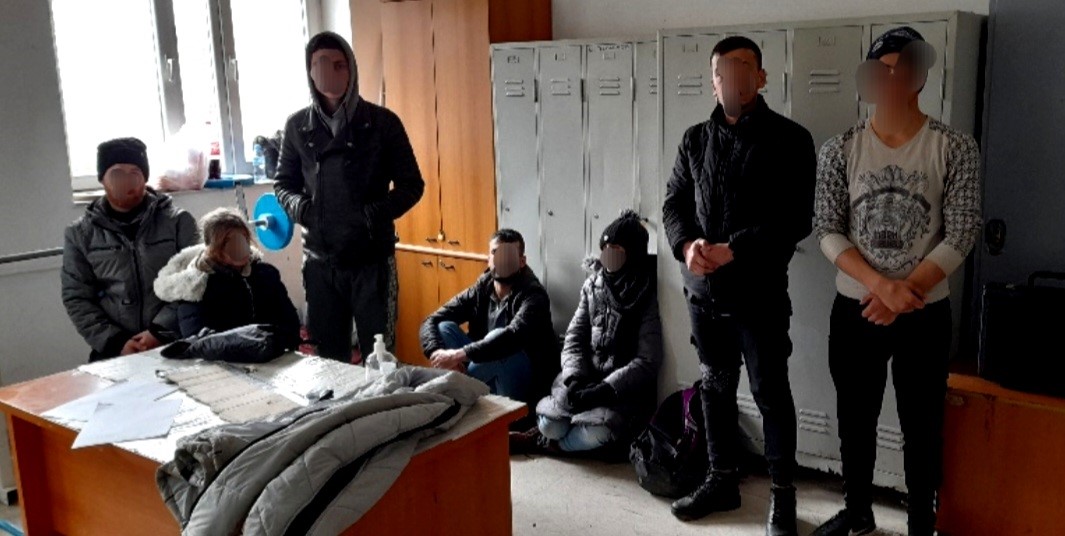 Arrestohet një i dyshuar për ‘kontrabandë me emigrantë’ në Vërmicë