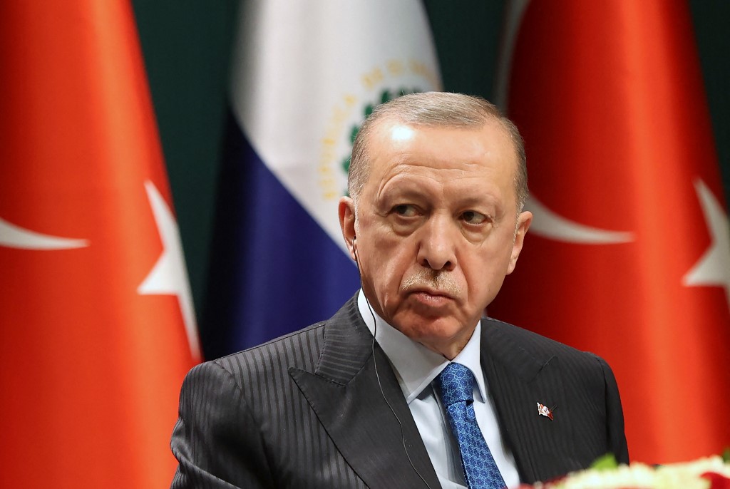 U tallën me infektimin e Erdogan me Covid-19, arrestohen 5 persona