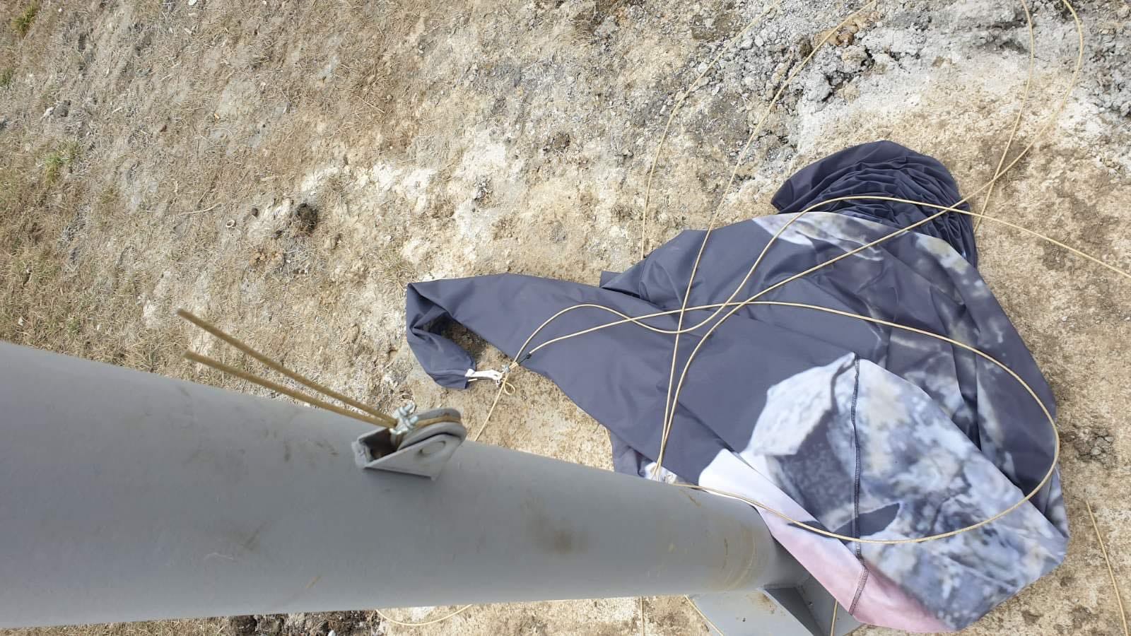 Nura: Qëllimshmisht u pre kablloja e transparentit me fotografi të Thaçit dhe Veselit