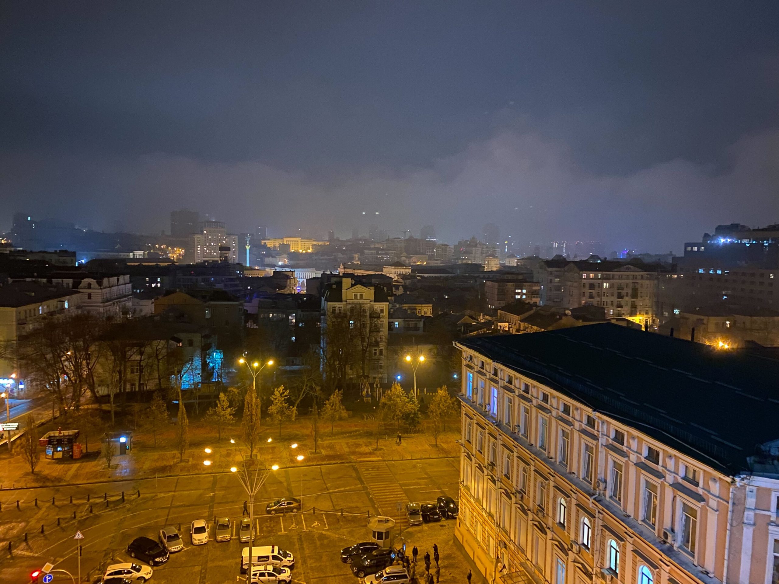 Natë e frikshme në Ukrainë, Kiev i “vdekur”, nis shtetrrethimi