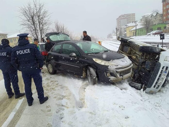 Aksident i rëndë trafiku në Kaçanik, përfshihen disa vetura