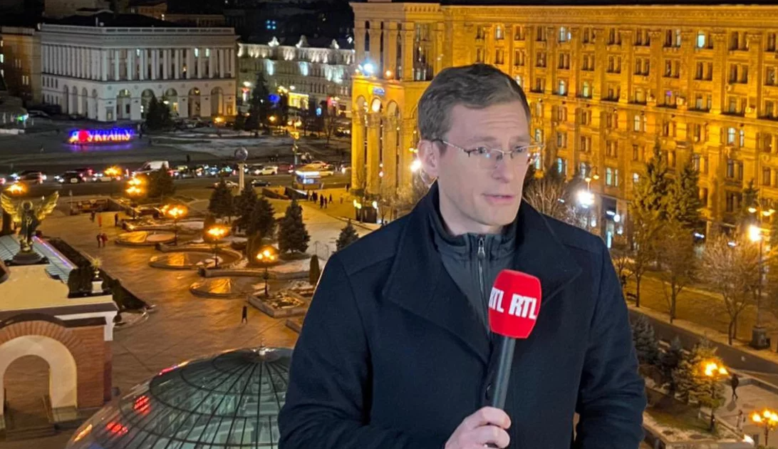 Gazetari bëhet viral, raportoi për Ukrainën në gjashtë gjuhë të ndryshme