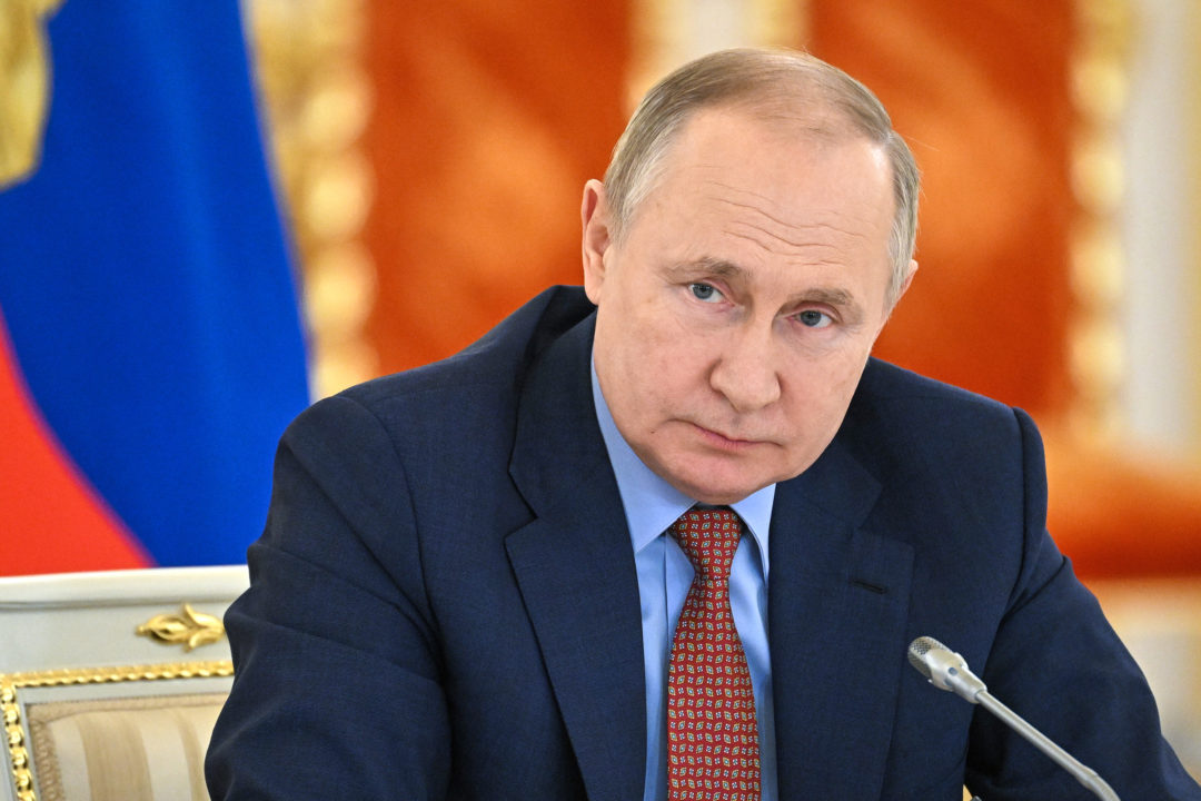 Putin njeh pavarësinë e zonave të shkëputura të Ukrainës