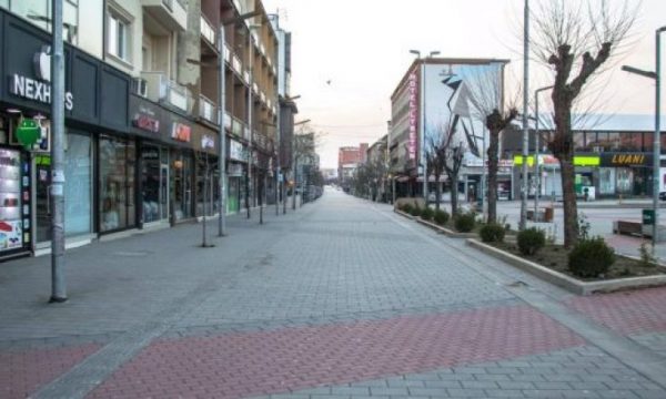 Tragjike: Gjendet i varur një person në një mobilieri në rrugën Prishtinë – Ferizaj