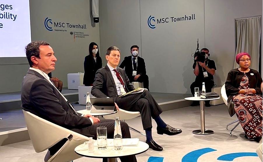 Kurti në Mynih: Serbia t’i hap arkivat, bëri gjenocid në Kosovë