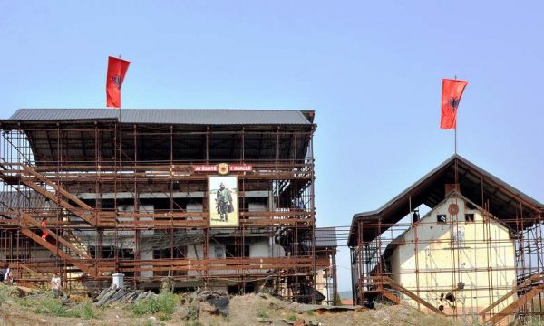 ​Historia e flamurit që erdhi nga Vlora në Prekaz